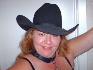 אשה סקסית שמחפשת גברים שווים וחרמנים מכירה בעובדה שהיא תמצא סקס באתרי הכרויות סטוצים.